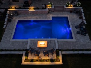 Vinyl pool with walk in stairs